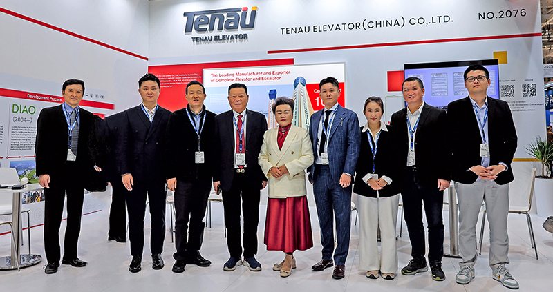 Tahniah diucapkan kepada pengerusi TENAU ELEVATOR (CHINA) Co., Ltd. Kunfa Bo, presiden Aizhu Yang, pengarah pemasaran luar negara Congcong Sun dan wakil jabatan lain untuk menyertai Ekspo Antarabangsa Lif di Augsburg, Jerman