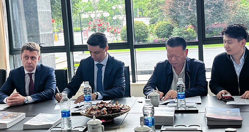 Tahniah diucapkan kepada TENAU ELEVATOR (CHINA) CO., LTD. dan syarikat Rusia GLOBAL-ELEVATING